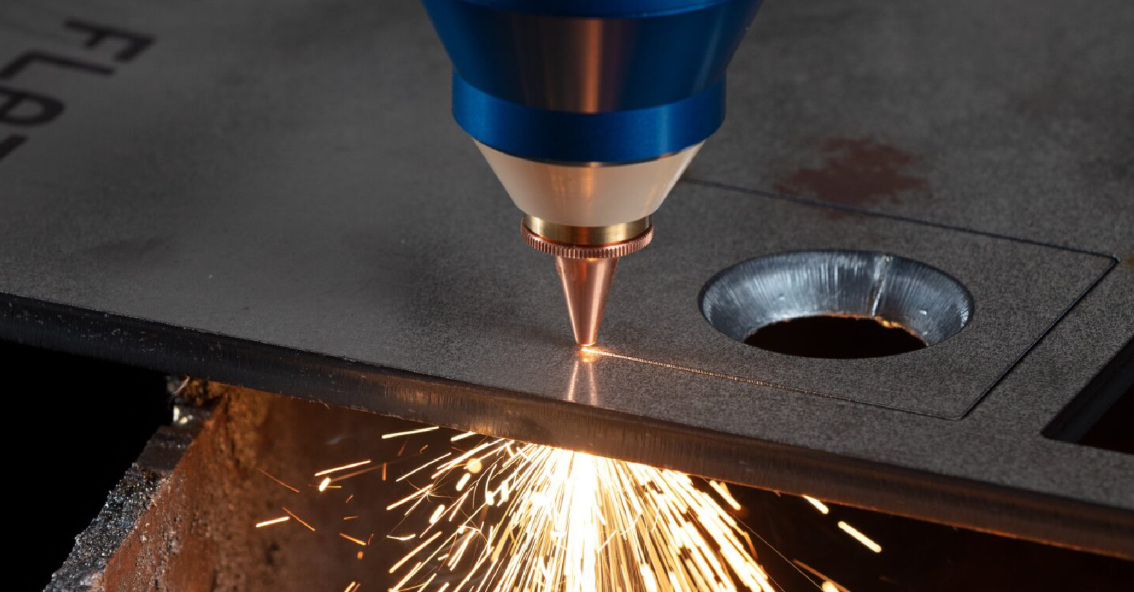 دستگاه برش لیزر فلزات